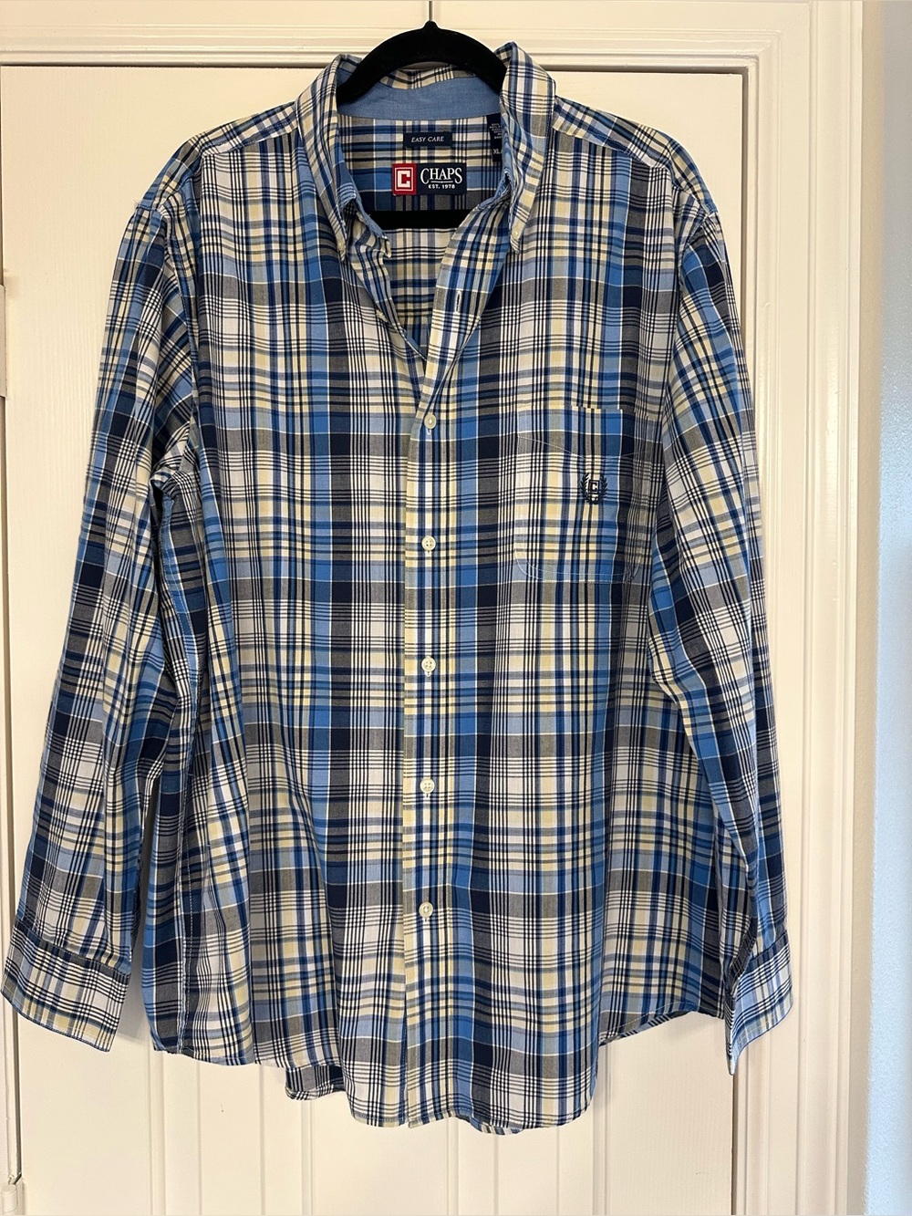 Chaps Easy Care, Long Sleeve, Button Down Shirt. 
Sz XL
EXCELLENT CONDITION